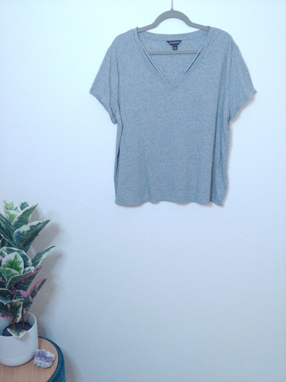 Rock & Republic Gray V-Neck T-Shirt